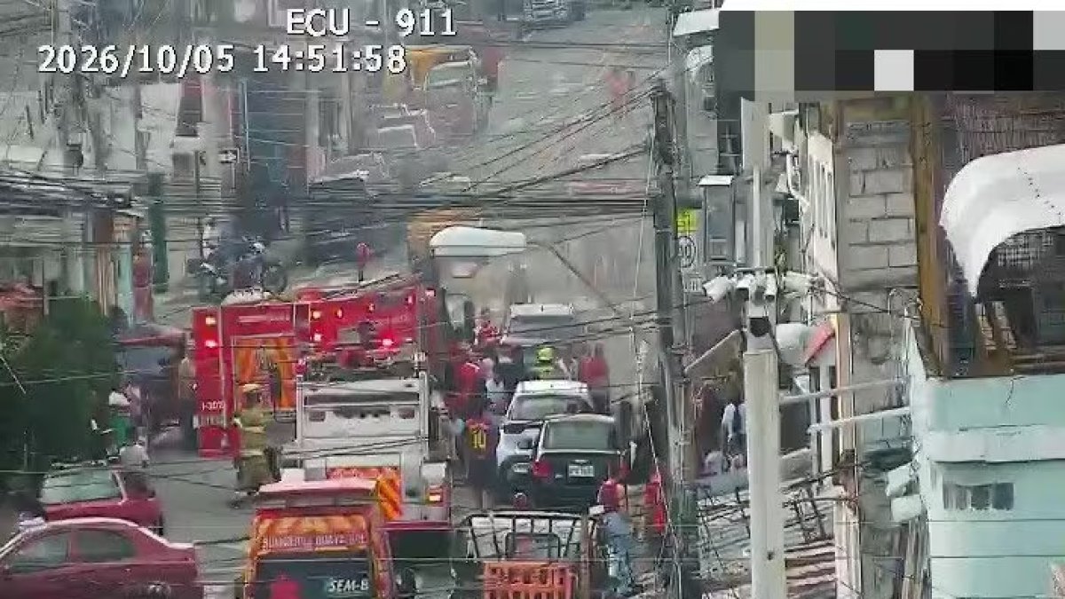 Unidades del Cuerpo de Bomberos acudieron a una vivienda de las calles 40 y Goyena para atender el incendio.