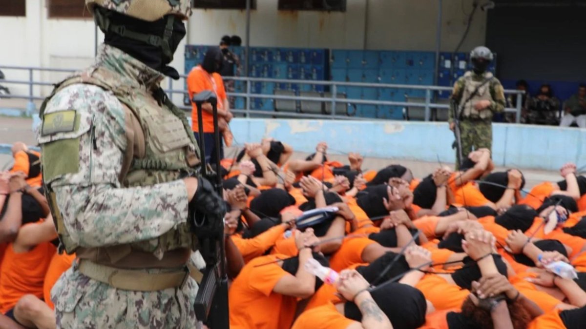 El Bloque de Seguridad trasladó a 300 PPL desde Esmeraldas N.º 2 hasta Guayas N.º 1; el operativo se realizó el 30 de septiembre.