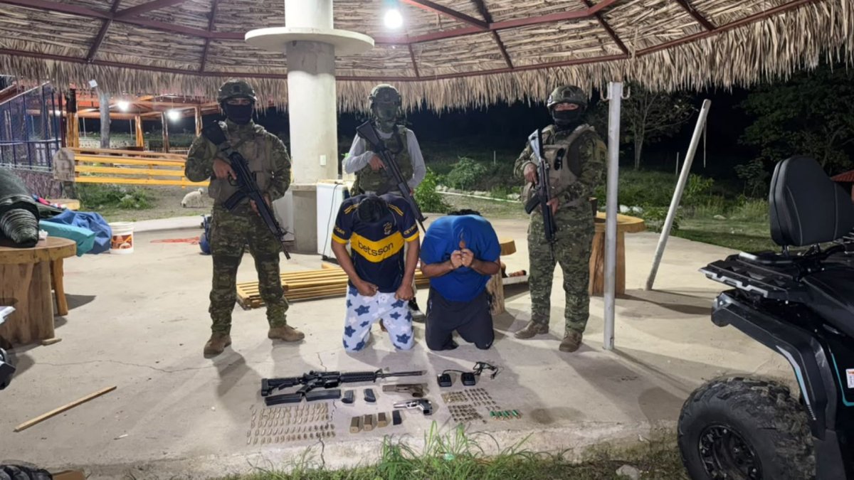 En Daule, militares detuvieron a dos hombres y hallaron armas en finca ligada al CJNG.