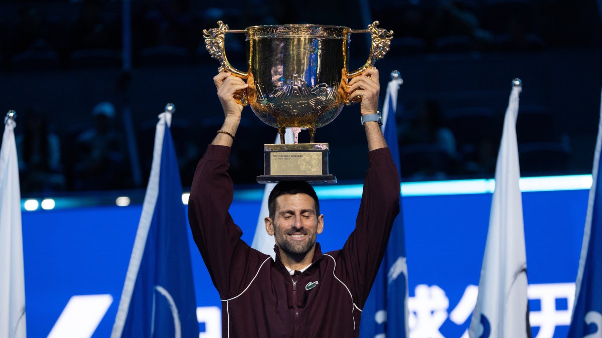El serbio conquistó el Abierto de China, sumó el título 102 de su carrera y alcanzó una nueva marca en el tenis mundial.
