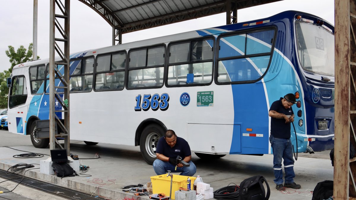 La ATM inició la instalación del sistema de pago electrónico y monitoreo ITOR en los buses urbanos de Guayaquil.