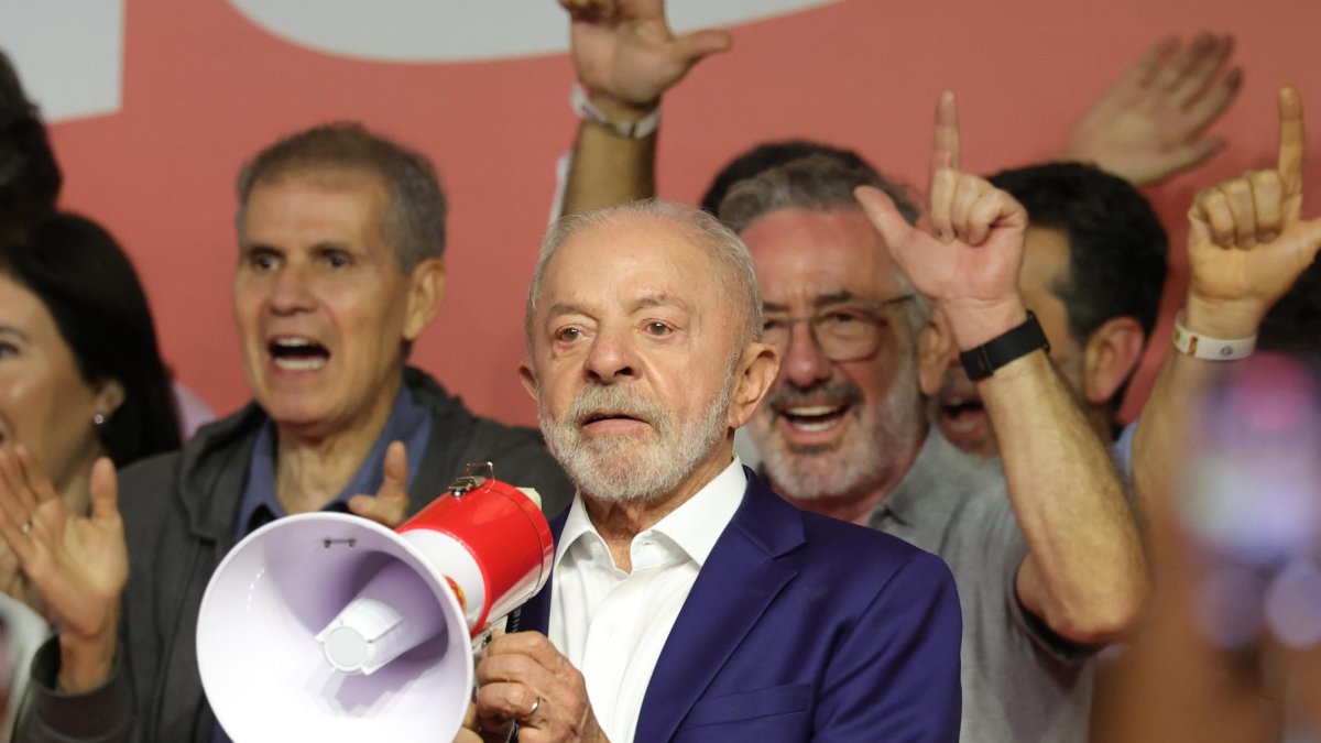 El presidente de Brasil y candidato a la reelección, Luiz Inácio Lula da Silva, luego de conocer los resultados oficiales de la primera vuelta.