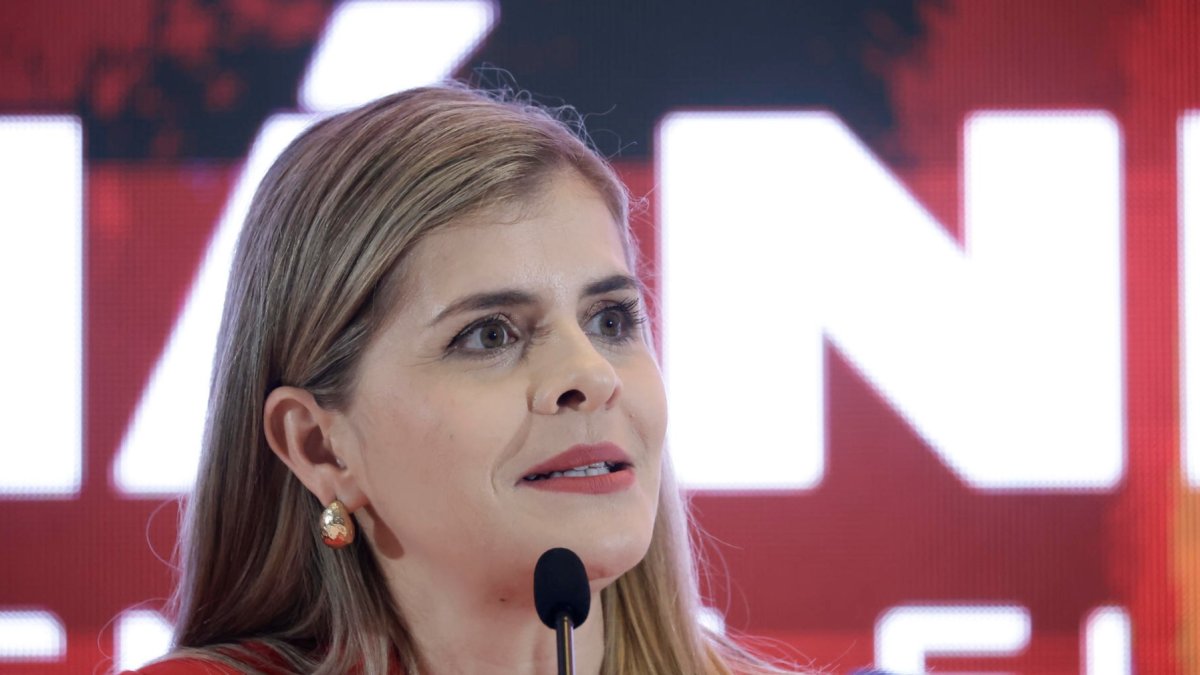 La presidenta de Costa Rica, Laura Fernández, durante una rueda de prensa, en San José (Costa Rica).