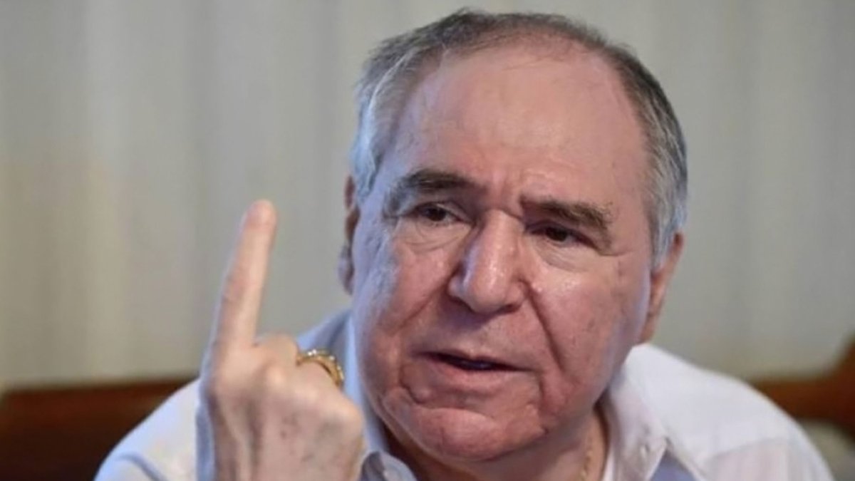 Juicio contra Abdalá Bucaram se reinstala por presunto tráfico de armas iniciado en 2020.