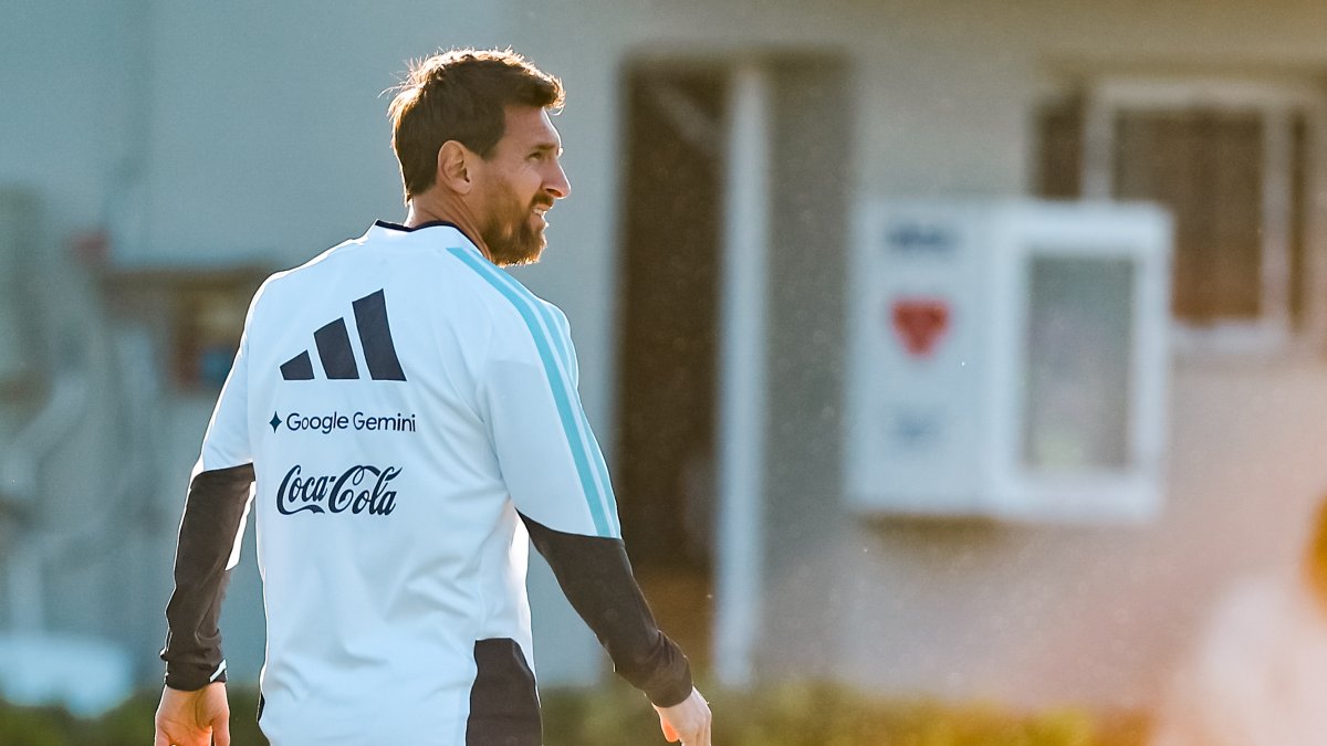 Lionel Messi de argentina participa en un entrenamiento en Ezeiza (Argentina).