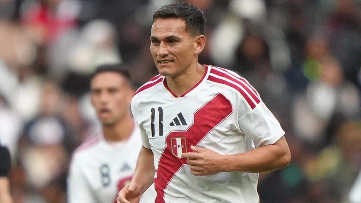 Jairo Vélez busca convertirse en el hombre que le dé pausa, creatividad y claridad al ataque de la selección peruana.