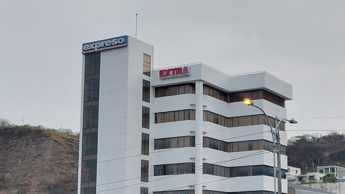 El edificio de Gráficos Nacionales ubicado en la avenida Carlos Julio Arosemena en el norte de Guayaquil.