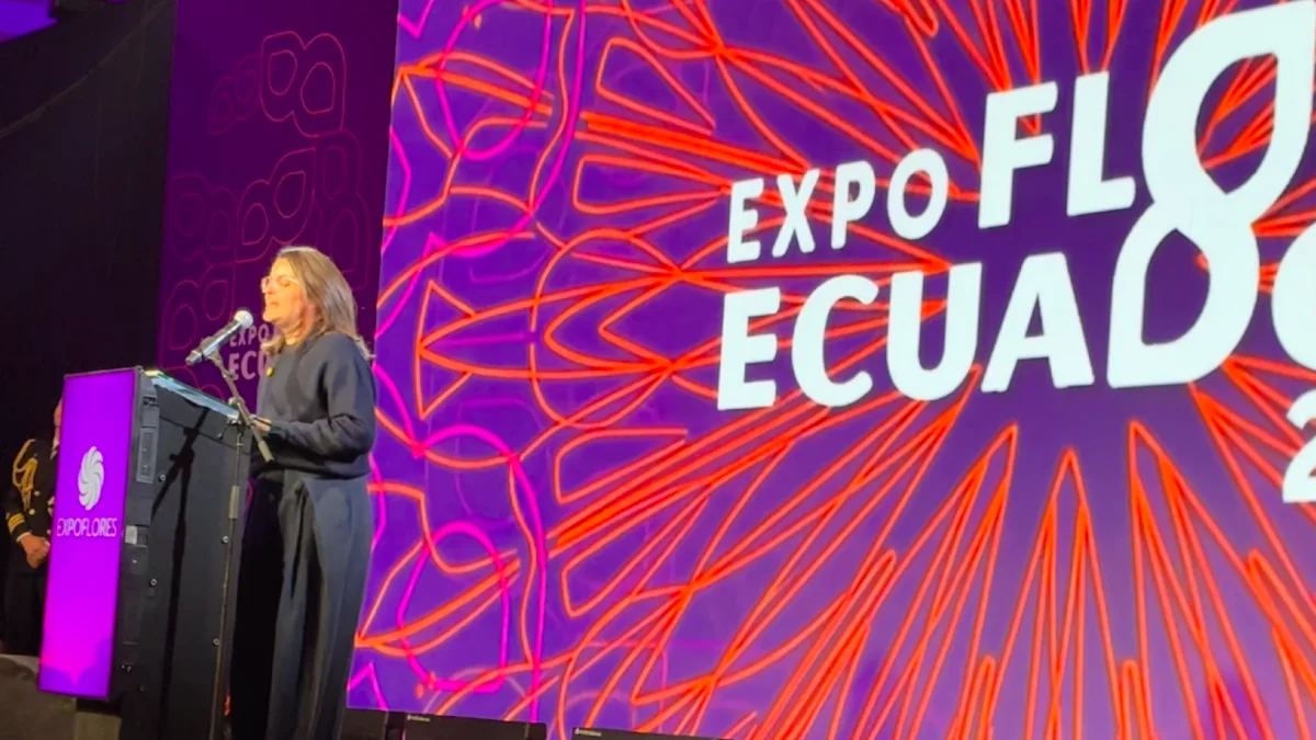 La vicepresidenta María José Pinto, durante su discurso en la inauguración de Expoflor Ecuador 2026, donde habló de la relación entre el Gobierno y el sector florícola.