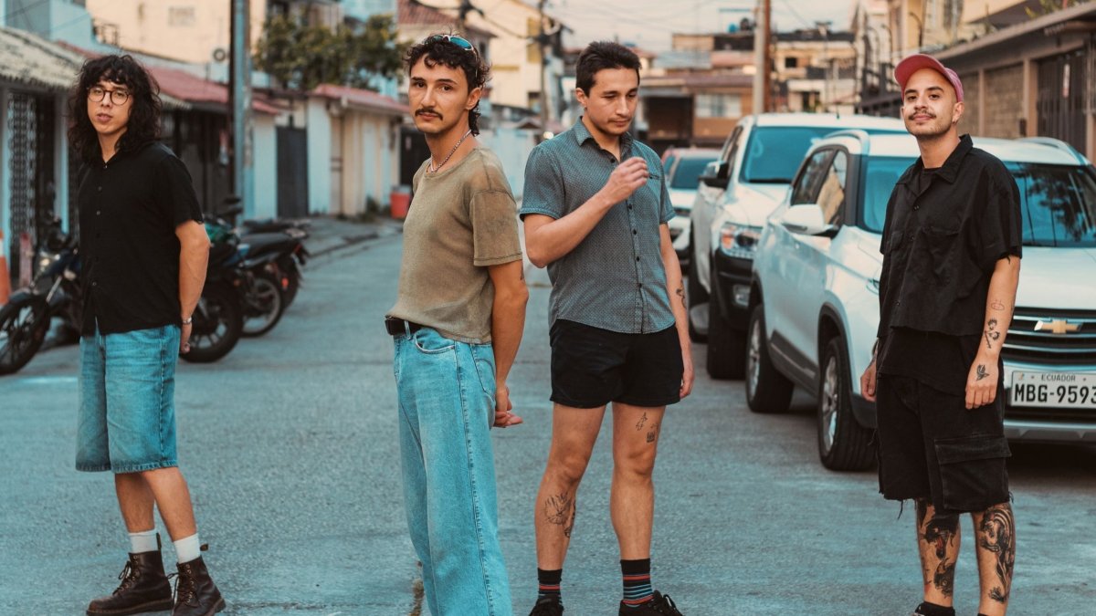 Martín Techo Erazo, Pedro Bonfim, Joaquín Chino Prado  y José Miguel Jim Fabre integran Lolabúm, que recuperó su formación para el sexto disco de la banda y su gira de 2027.