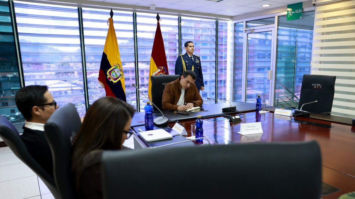 El presidente Daniel Noboa cumple agenda reservada en Cuenca.