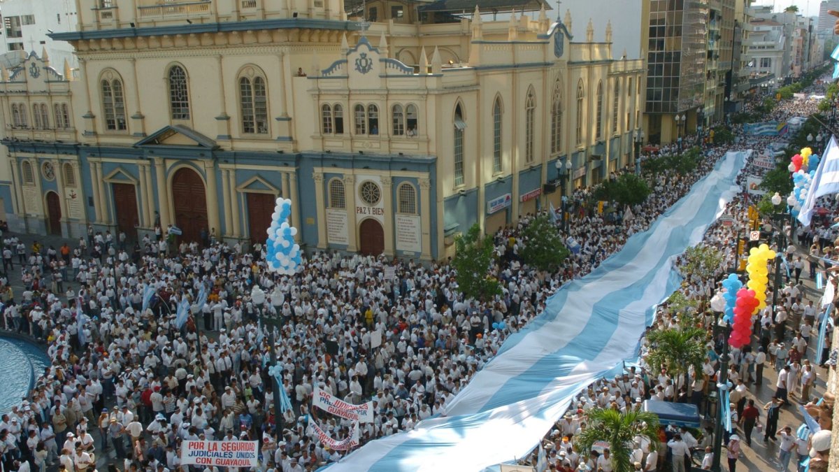 Entre el miedo en las calles, las imposiciones y los cortes de luz, Guayaquil conmemora su libertad, sin el carácter libérrimo y guerrero que siempre caracterizó a los guayaquileños.