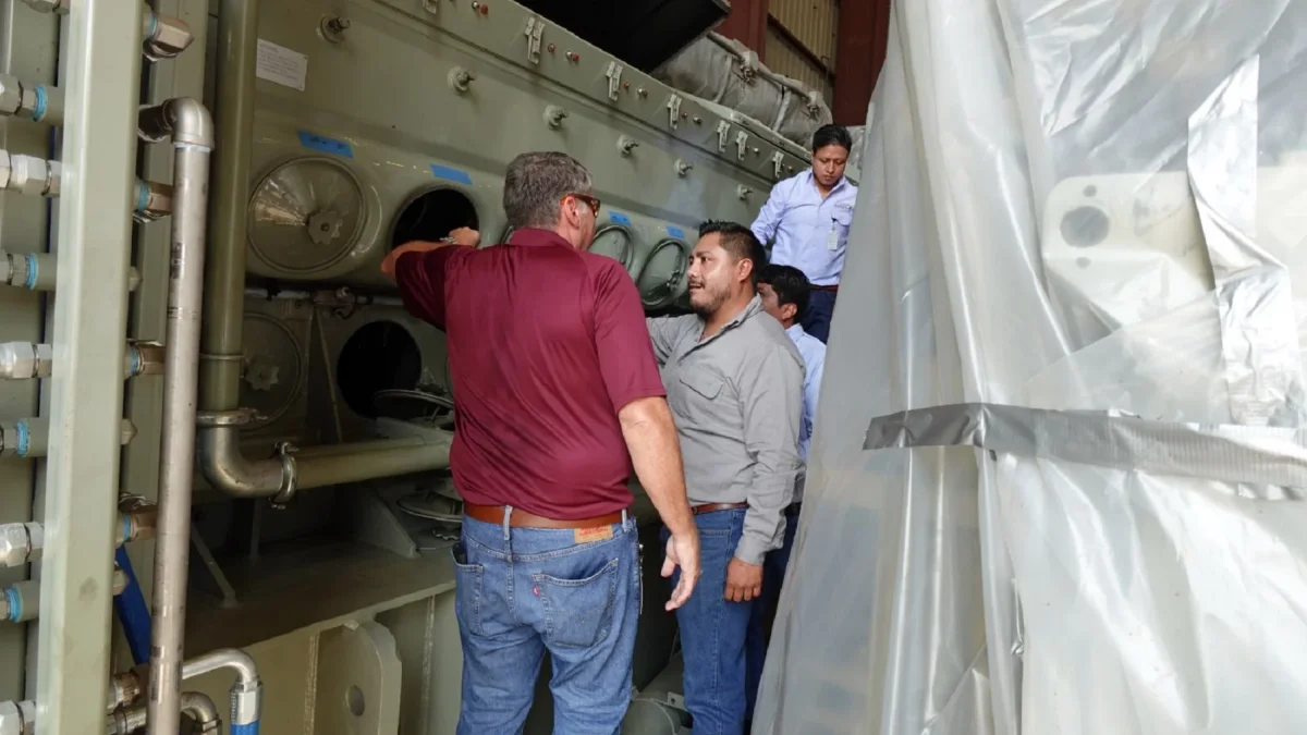 Septiembre de 2024. Celso Sánchez junto con John Manning, CEO de Progen, en una de las inspecciones a los equipos comprados por Celec.