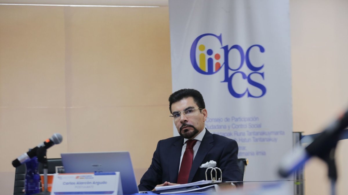 El actual fiscal Carlos Leonardo Alarcón ocupa por ahora el primer lugar en el concurso que leva adelante el CPCCS.