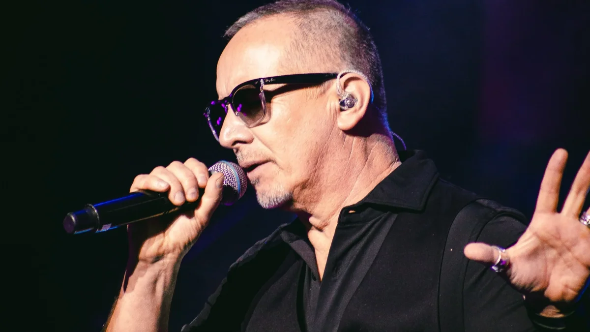 El baterista y productor Miguel Tapia se encuentra de gira por América Latina y Canadá con su agrupación, interpretando los clásicos de Los Prisioneros, banda muy querida en toda la región.