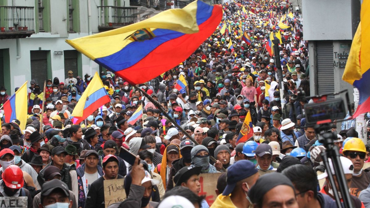 Organizaciones sociales marchan este 8 de octubre en Ecuador por salud, educación e IESS.