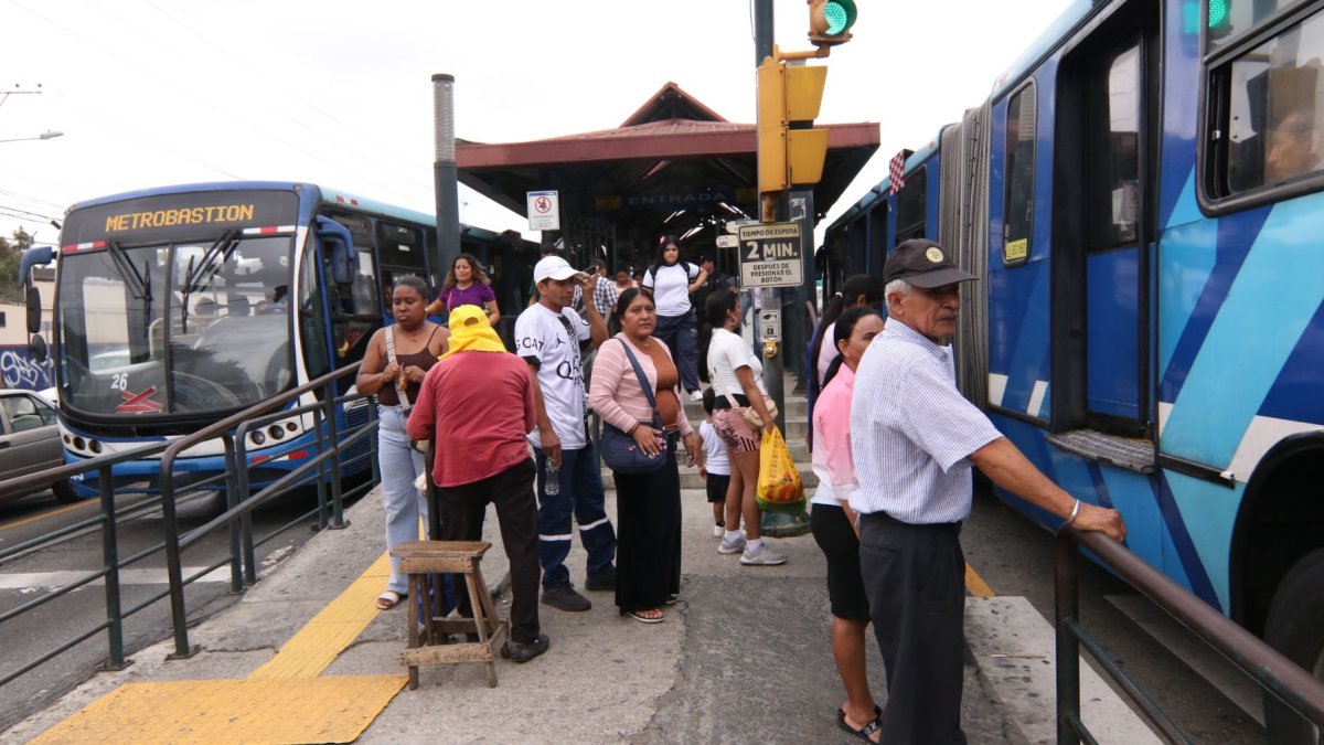 Usuarios con tarjeta La Guayaca viajarán gratis este 9 de Octubre en la Metrovía.