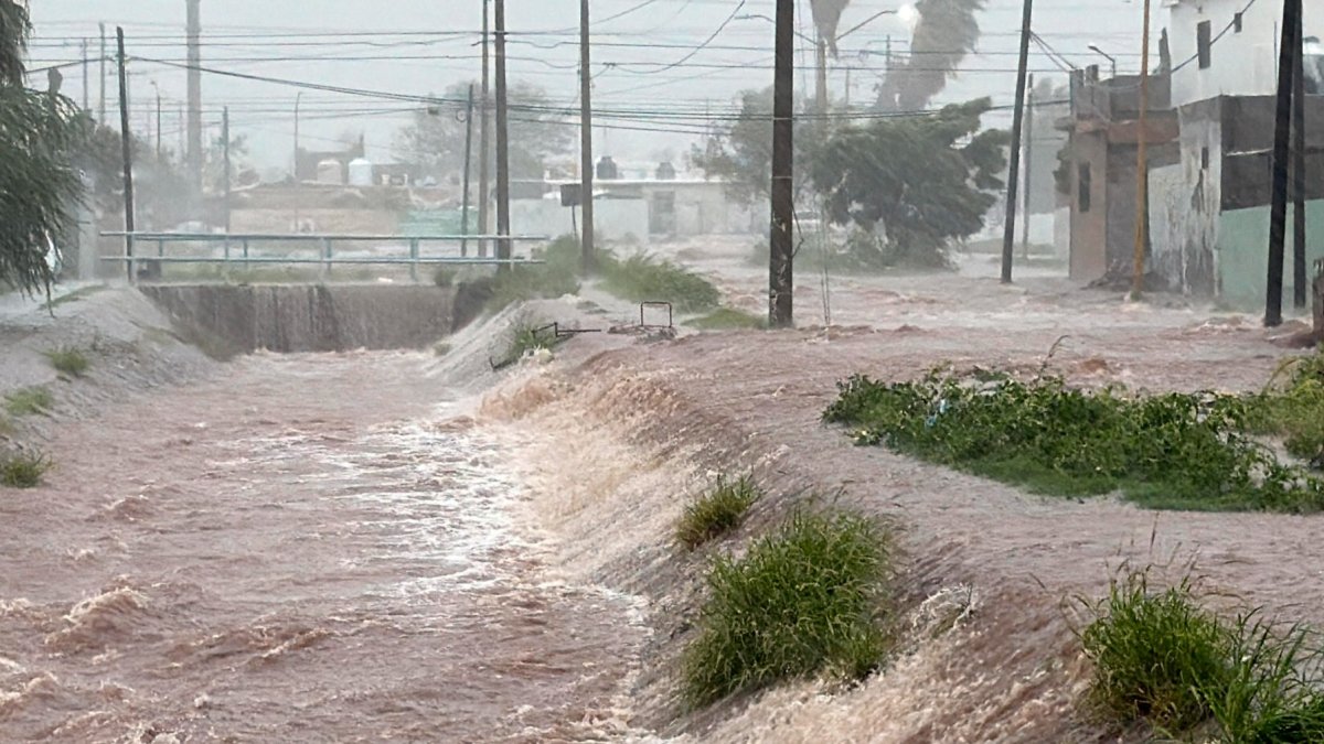 Inundación provocada por el paso de la tormenta tropical Polo, en Guaymas al sur de Sonora (México).