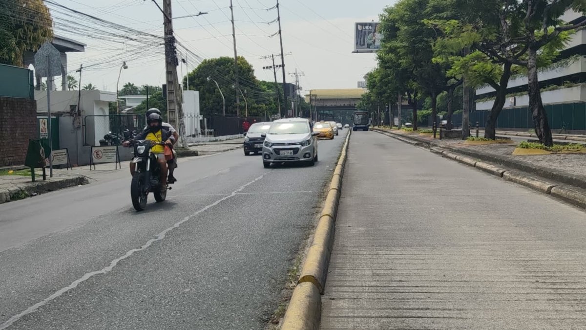 El accidente ocurrió en la avenida Carlos Julio Arosemena, en el norte de Guayaquil, la mañana de este jueves 8 de octubre.