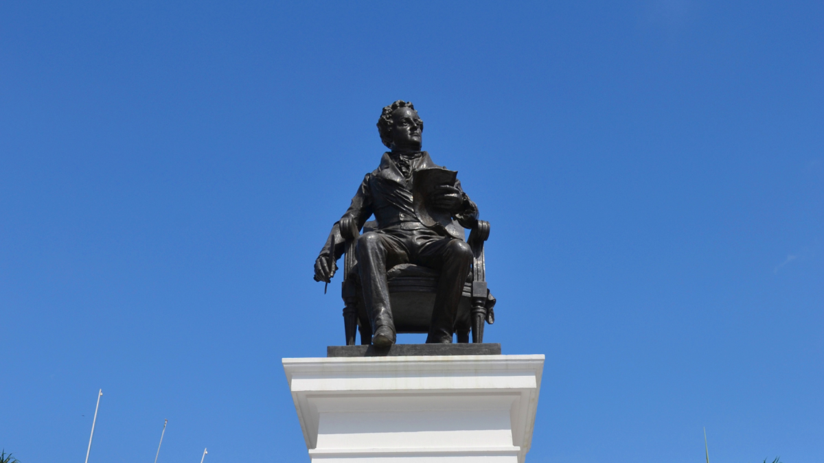 El monumento de José Joaquín de Olmedo en Guayaquil.