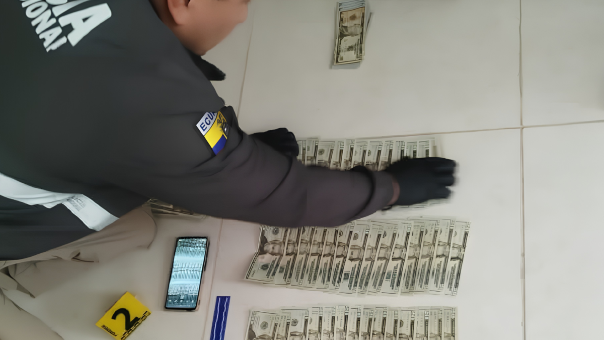 El allanamiento en las instalaciones del Municipio de Espíndola como parte de una investigación por presunto tráfico de influencias.