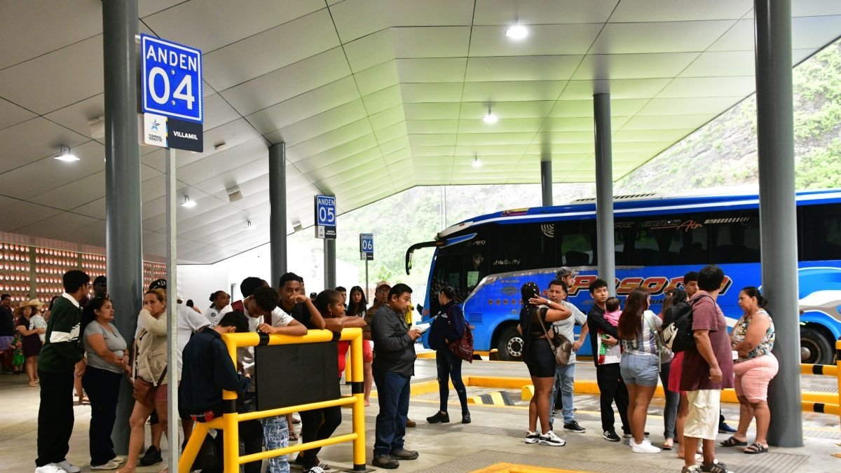 Las terminales terrestres de Guayaquil prevén un incremento de pasajeros durante el feriado por la Independencia de Guayaquil.