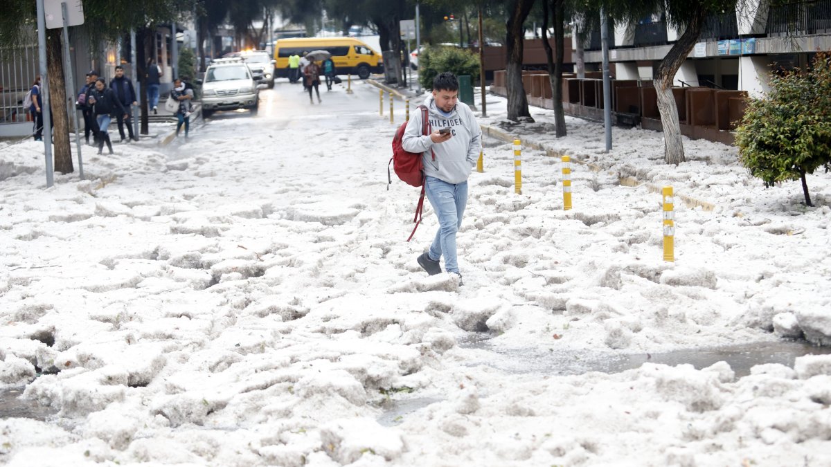 Solo de la av. Colón se retiraron 400 metros cúbicos, es decir 50 volquetas de granizo.