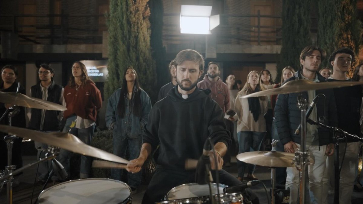 Los jóvenes encuentran un espacio alrededor de la música