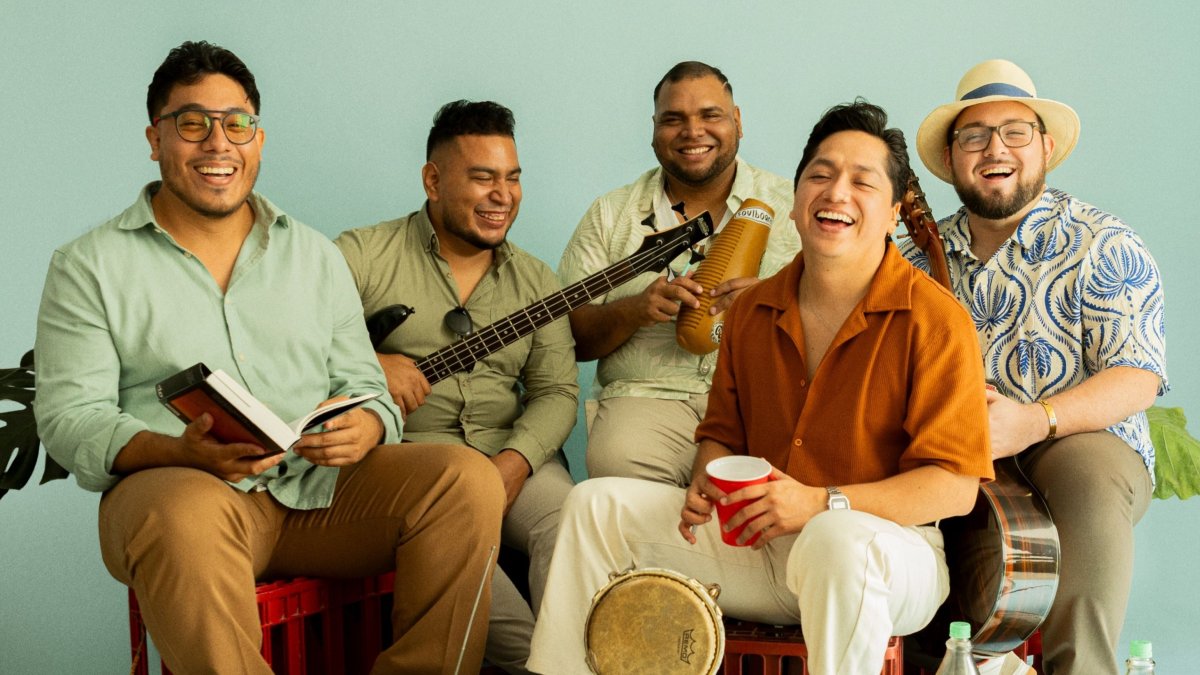 La Banda Brava convierte las historias, los ritmos y el lenguaje de Guayaquil en las ocho canciones de Del Corazón al Puerto.