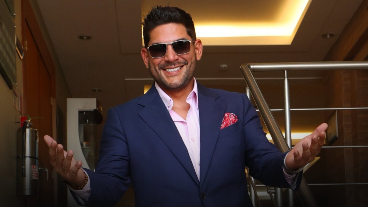 Emilio Pinargote se mantiene alejado de la televisión, pero continúa vinculado al público a través de eventos. Este año es embajador de La mamá de las ferias, en Guayaquil.