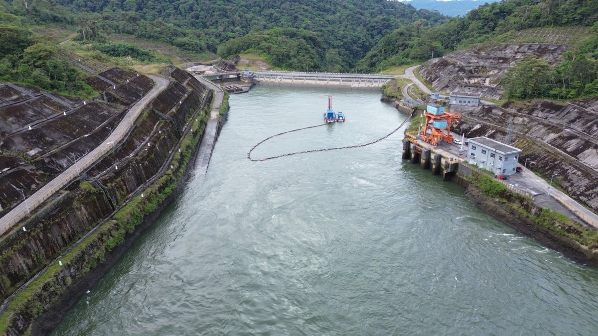 Coca Codo Sinclair redujo su generación por la presencia de sedimentos en el río Coca y dejó de liderar la producción hidroeléctrica del país.