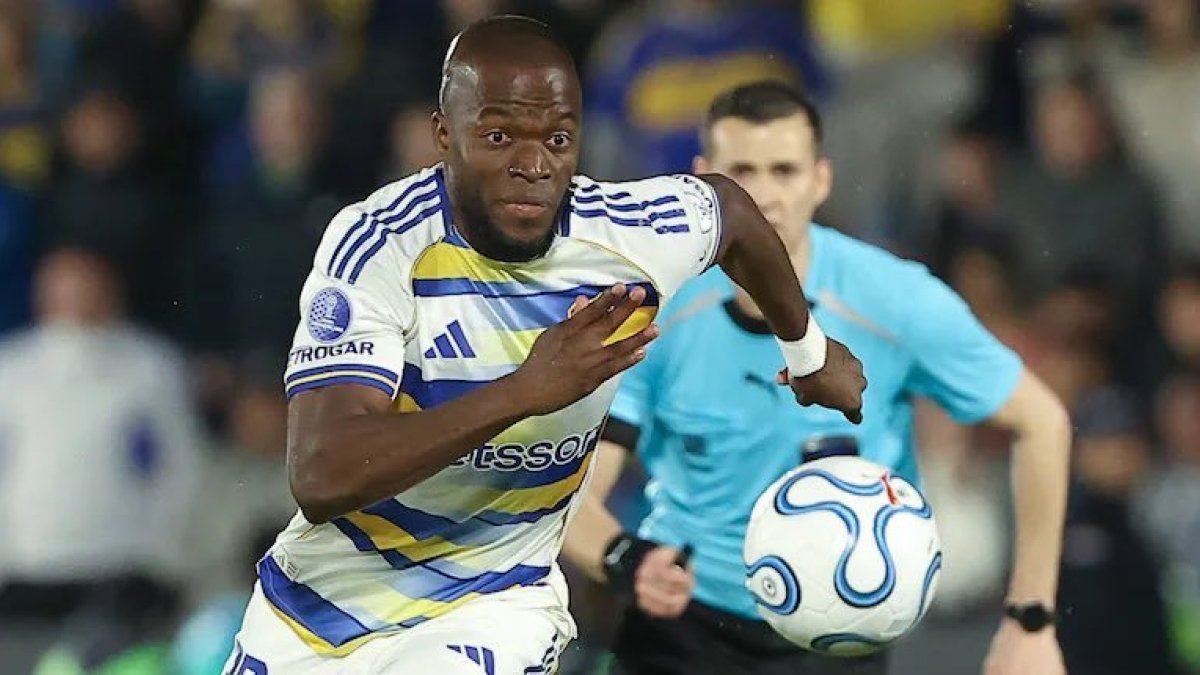Enner Valencia espera su oportunidad con Boca Juniors para demostrar su poder goleador ante Talleres