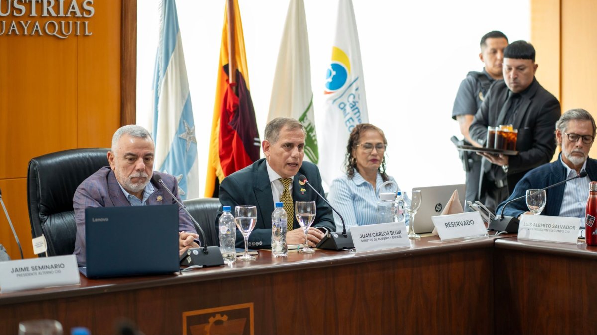 El directorio de la Cámara de Industrias de Guayaquil se reunió con el ministro de Energía, Juan Carlos Blum, el 24 de septiembre de 2026.