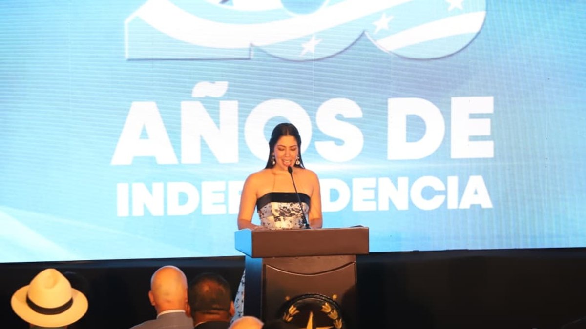 Tatiana Coronel, alcaldesa subrogante de Guayaquil, durante la sesión solemne del Concejo Cantonal este viernes 9 de octubre.