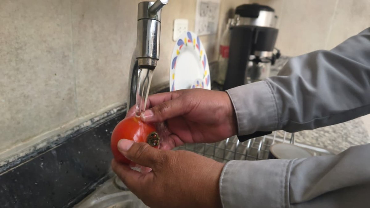 El agua potable regresó a barrios como La Mariscal en el norte de la capital.