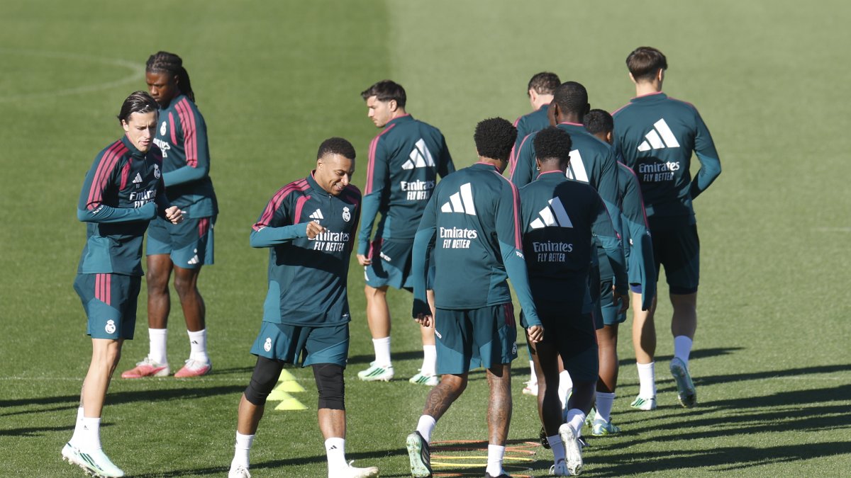 El delantero francés del Real Madrid Kylian Mbappé, durante el entrenamiento del Barcelona.