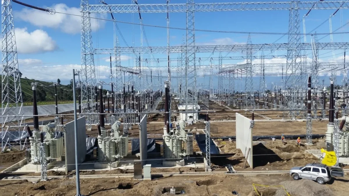 La Empresa Eléctrica Quito realiza esta mañana trabajos correctivos en La Carolina y sectores aledaños.