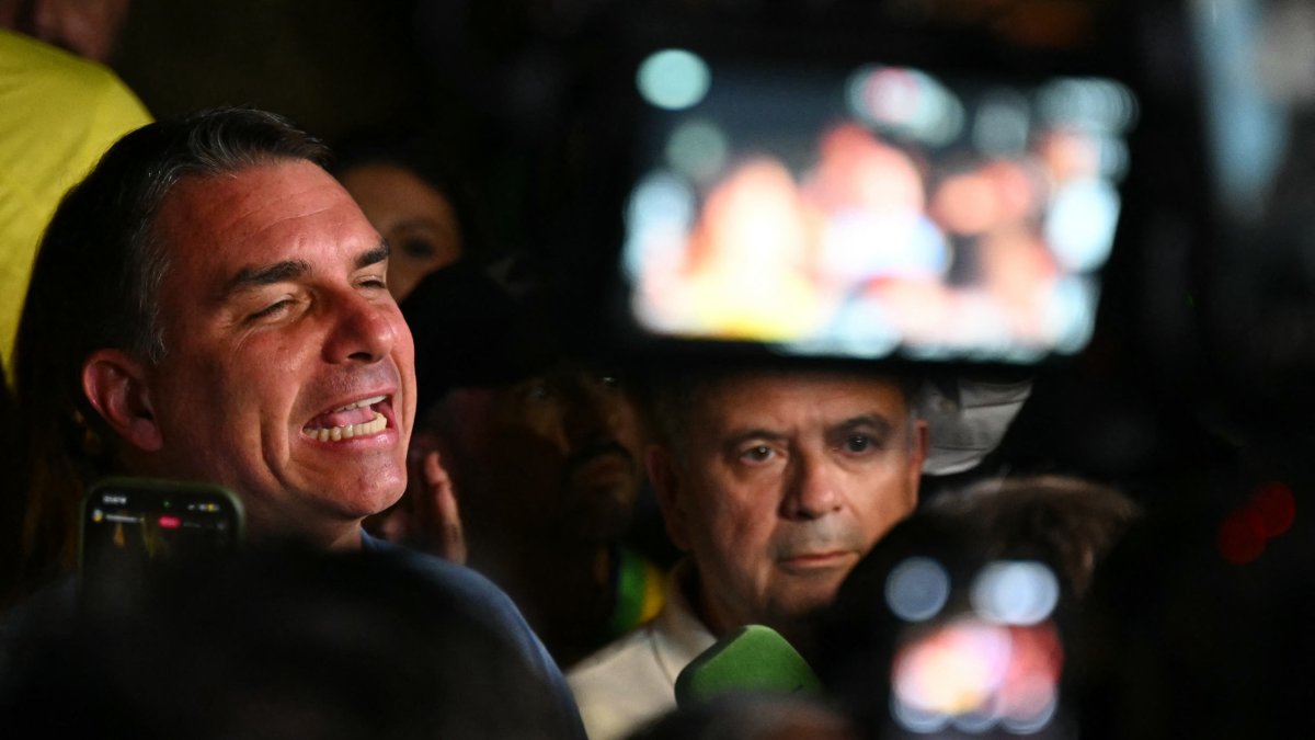 El apellido Bolsonaro resurge impulsado por el voto evangélico y el desgaste de Lula.