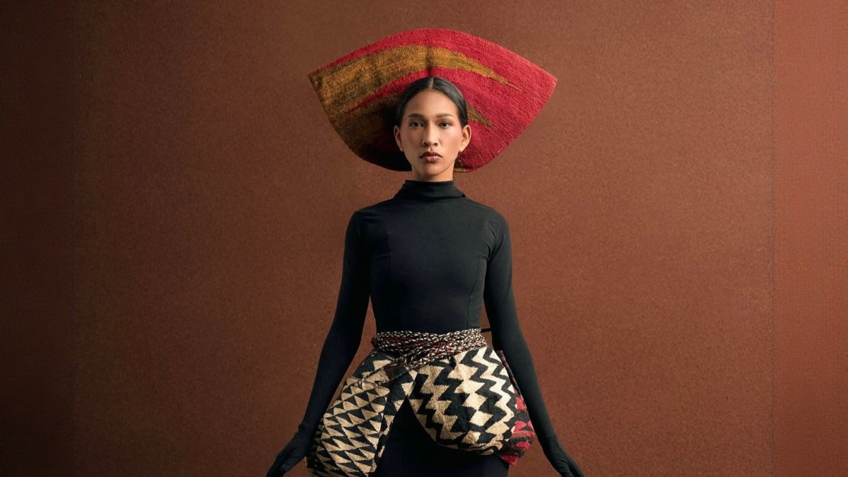 Nicol lleva la moda ecuatoriana con naturalidad, y eso es parte de su sello frente al lente.