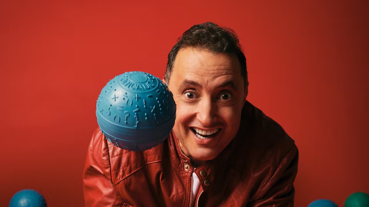 El comediante, actor y presentador colombiano alcanzó reconocimiento internacional con La pelota de letras