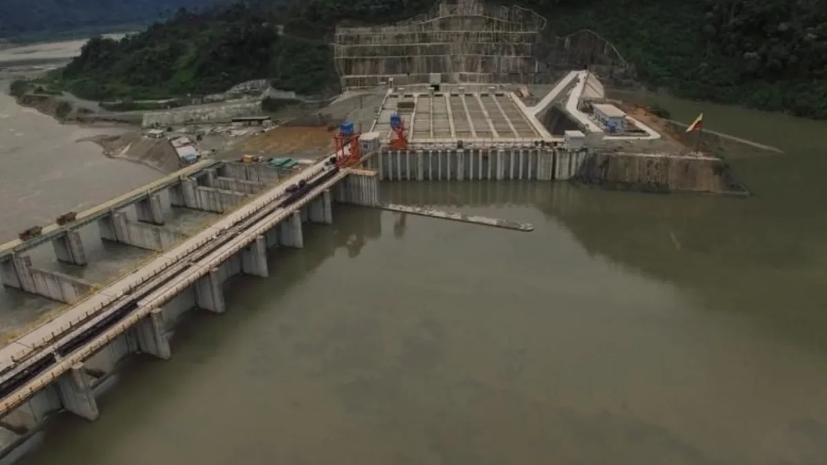 Según el último reporte de la Corporación Eléctrica del Ecuador (Celec) Sur,  la cota se ubicó en 2.125 metros sobre el nivel del mar.