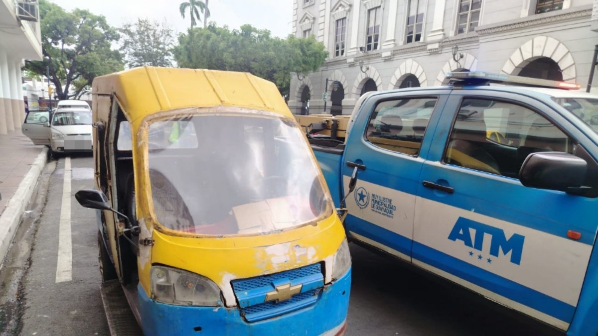 La ATM retuvo una tricimoto que circulaba por una zona no autorizada del centro de Guayaquil.