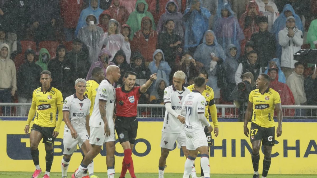 Liga le dio vuelta y venció a Barcelona SC en Casa Blanca.