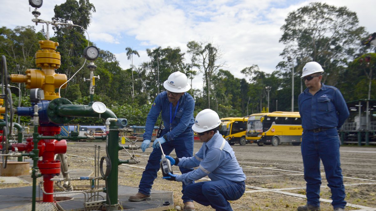 Foto referencial del trabajo en la explotación de petróleo en Ecuador.
