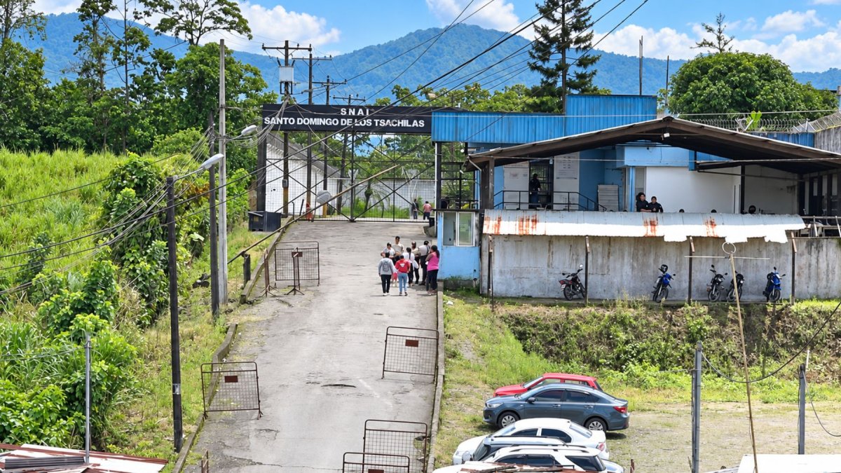 Seis presos de máxima seguridad escaparon hoy de la cárcel Bellavista, en Santo Domingo