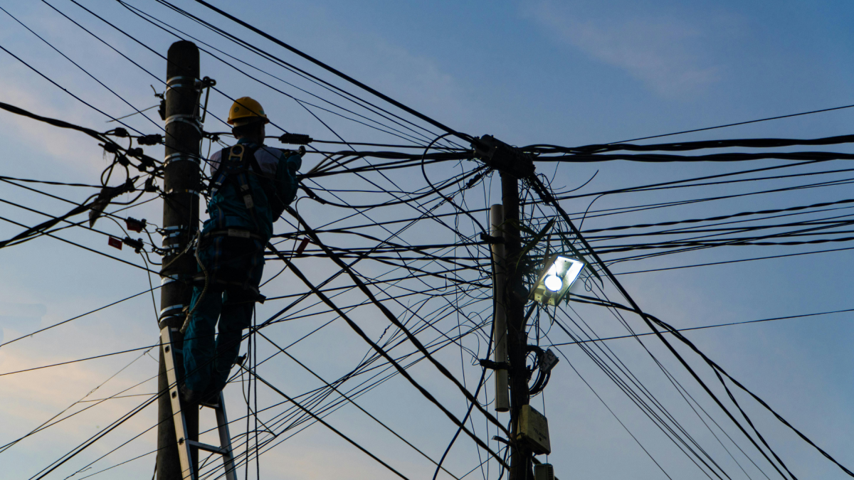 Usuarios de Samborondón y Daule reportaron interrupciones del servicio eléctrico y exigieron explicaciones a las autoridades.