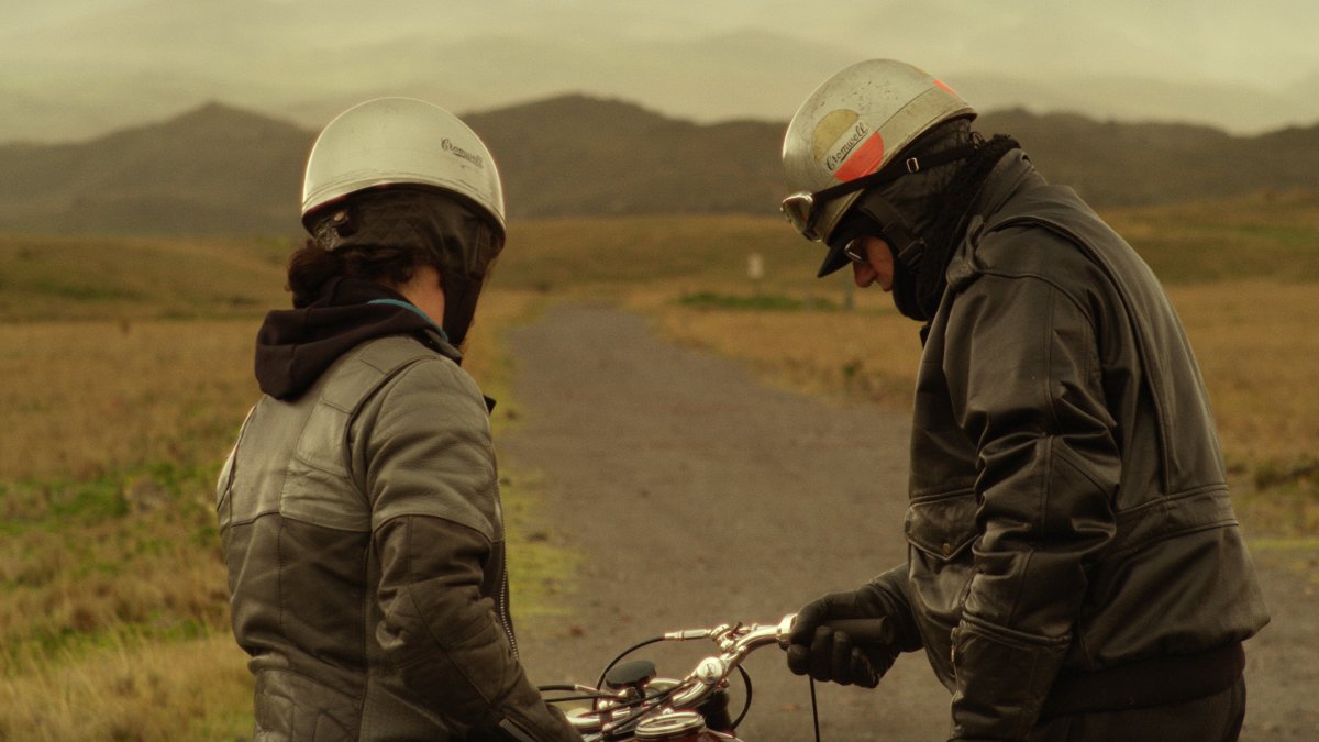 Antes de su estreno comercial, el documental participó en los festivales Encuentros del Otro Cine (EDOC) y Kunturñahui.