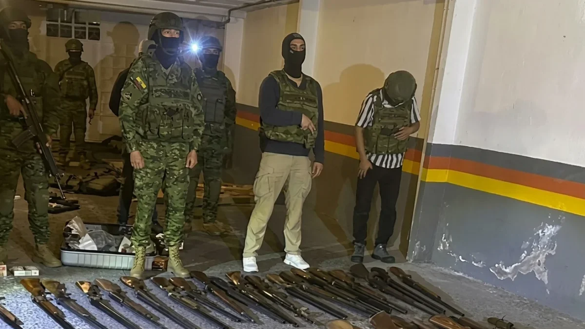 El Bloque de Seguridad presentó como un golpe al crimen la incautación de 54 armas de fuego y miles de cartuchos, pero antes manipularon la escena.