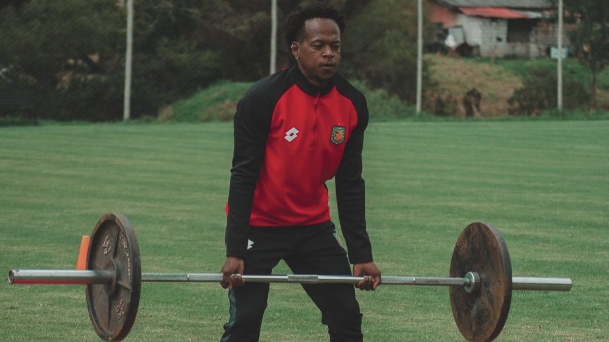 Las lesiones afectaron a Romario Ibarra en el Deportivo Cuenca.