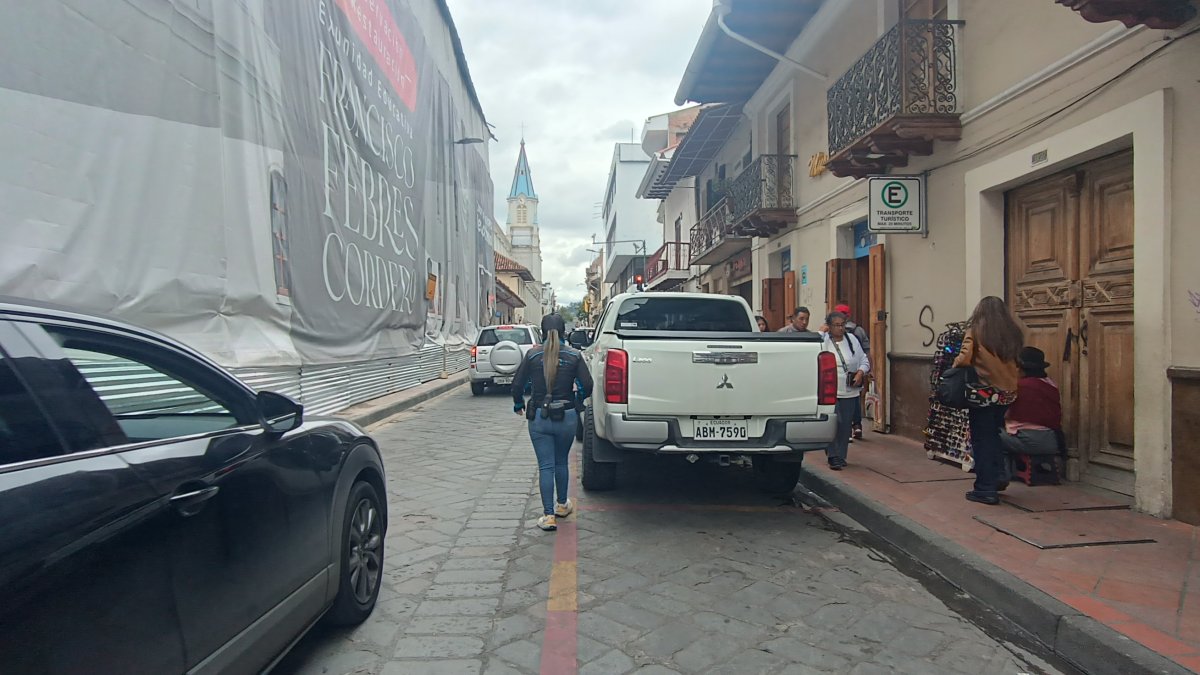 El sistema de parqueo rotativo permanece activo en Cuenca luego de superarse el desabastecimiento de las tarjetas.