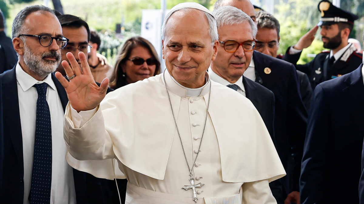 El papa León XIV a su ingreso al hospital Gemelli, en Roma, donde fue operado.